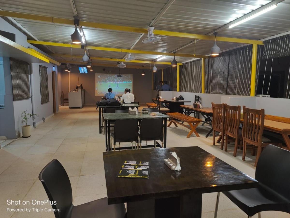 Pristine Inn Manyata Bangalore Esterno foto